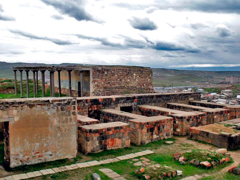 https://armeniaholidays.com/wp-content/uploads/2019/12/erebuni-fortress.jpg